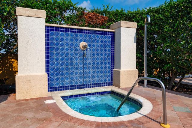 403 S Sapodilla Avenue 207, West Palm Beach, FL 33401