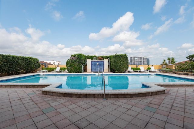 403 S Sapodilla Avenue 207, West Palm Beach, FL 33401
