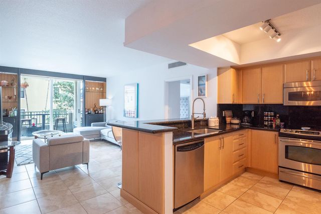 403 S Sapodilla Avenue 207, West Palm Beach, FL 33401