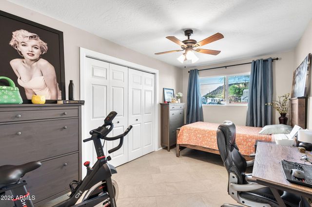 2827 W FOOTHILL Drive, Phoenix, AZ 85027