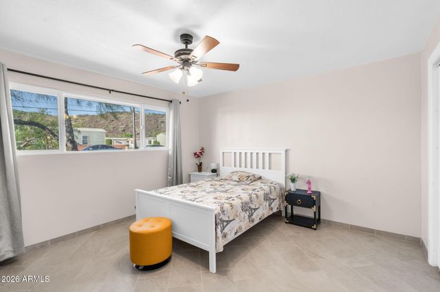 2827 W FOOTHILL Drive, Phoenix, AZ 85027