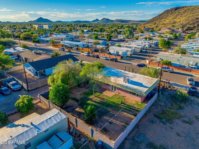 2827 W FOOTHILL Drive, Phoenix, AZ 85027