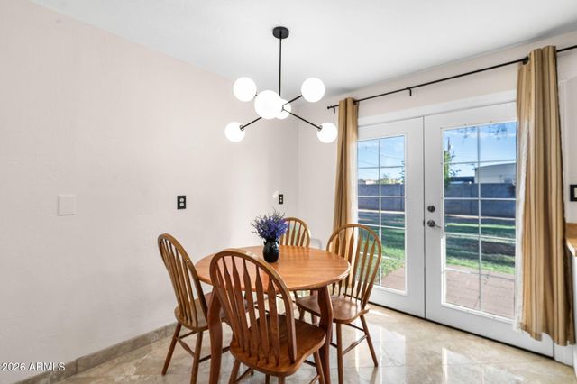 2827 W FOOTHILL Drive, Phoenix, AZ 85027