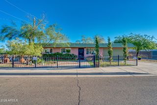 2827 W FOOTHILL Drive, Phoenix, AZ 85027