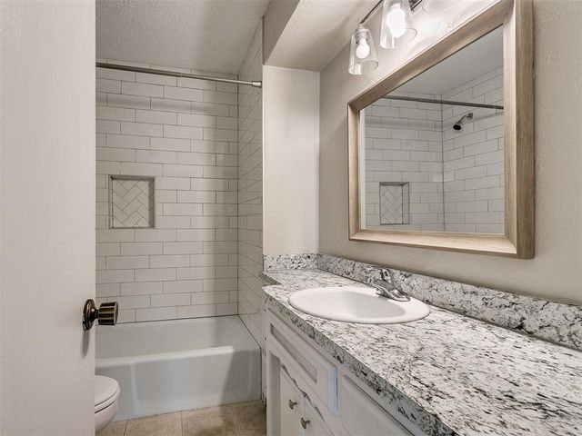304 NW 2nd Street, Piedmont, OK 73078