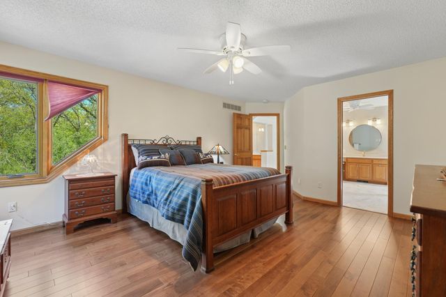 5754 Pond Drive, Shoreview, MN 55126