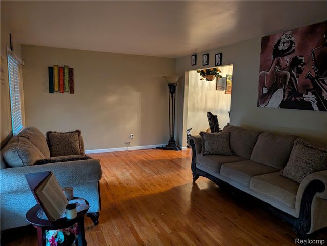 27058 Belmont Lane, Southfield, MI 48076