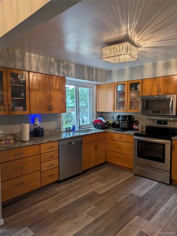 27058 Belmont Lane, Southfield, MI 48076