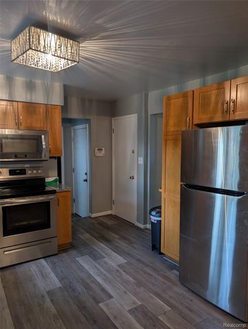 27058 Belmont Lane, Southfield, MI 48076