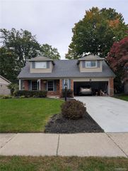 27058 Belmont Lane, Southfield, MI 48076