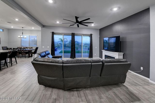 10702 N Cactus Point Drive, Tucson, AZ 85742