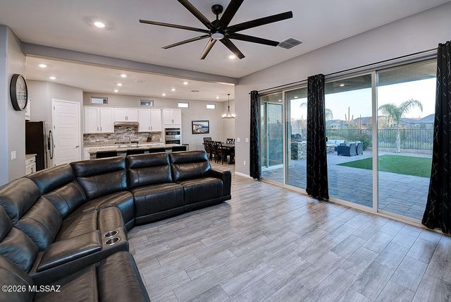 10702 N Cactus Point Drive, Tucson, AZ 85742