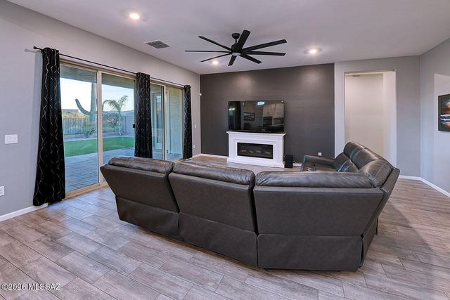 10702 N Cactus Point Drive, Tucson, AZ 85742