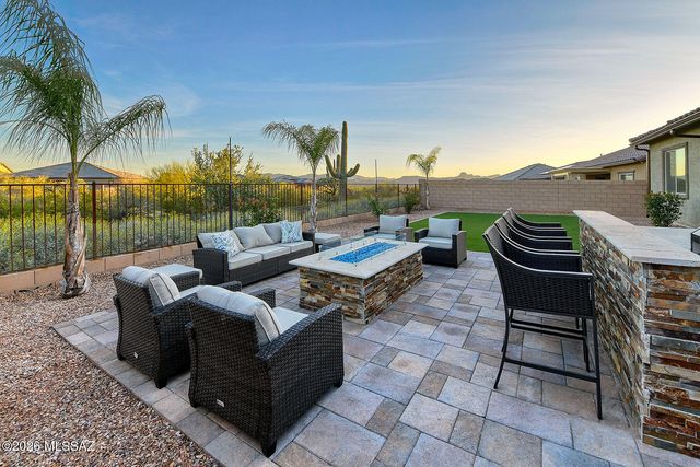 10702 N Cactus Point Drive, Tucson, AZ 85742