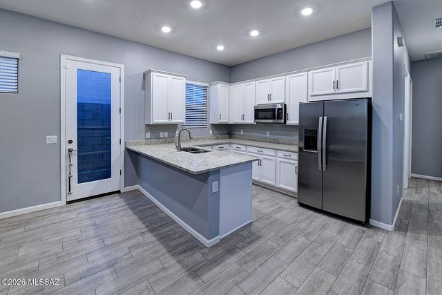 10702 N Cactus Point Drive, Tucson, AZ 85742