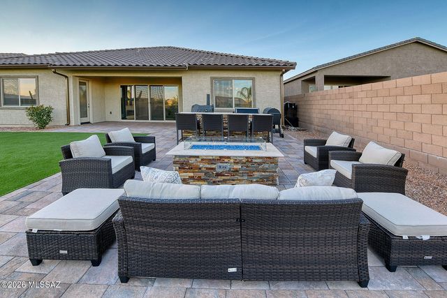 10702 N Cactus Point Drive, Tucson, AZ 85742