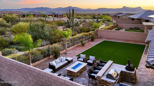 10702 N Cactus Point Drive, Tucson, AZ 85742