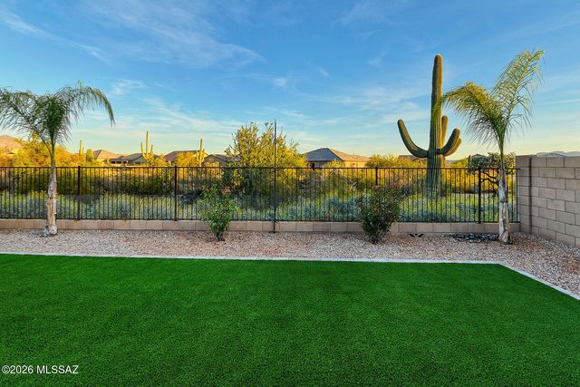 10702 N Cactus Point Drive, Tucson, AZ 85742