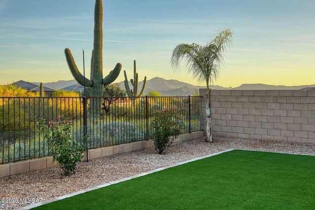 10702 N Cactus Point Drive, Tucson, AZ 85742