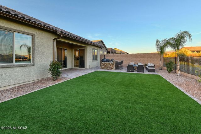 10702 N Cactus Point Drive, Tucson, AZ 85742