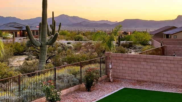10702 N Cactus Point Drive, Tucson, AZ 85742