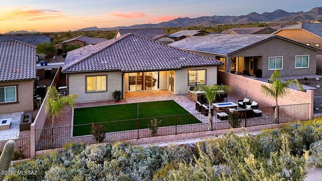 10702 N Cactus Point Drive, Tucson, AZ 85742