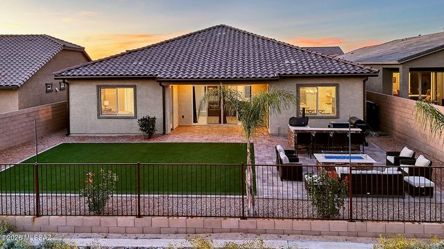 10702 N Cactus Point Drive, Tucson, AZ 85742