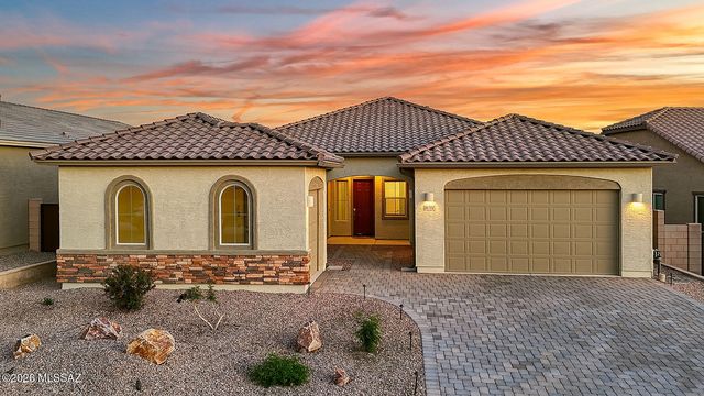 10702 N Cactus Point Drive, Tucson, AZ 85742