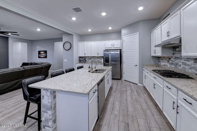 10702 N Cactus Point Drive, Tucson, AZ 85742