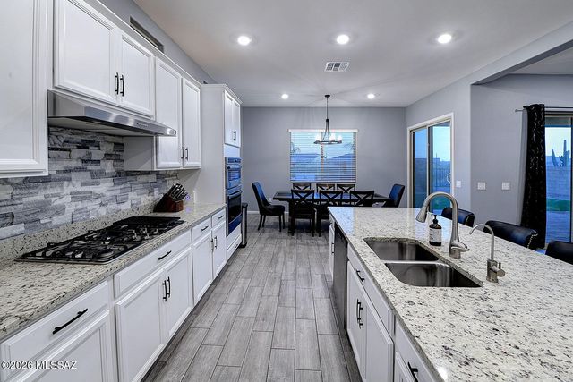 10702 N Cactus Point Drive, Tucson, AZ 85742