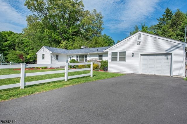11 Hunters Ln, Sparta Twp., NJ 07871