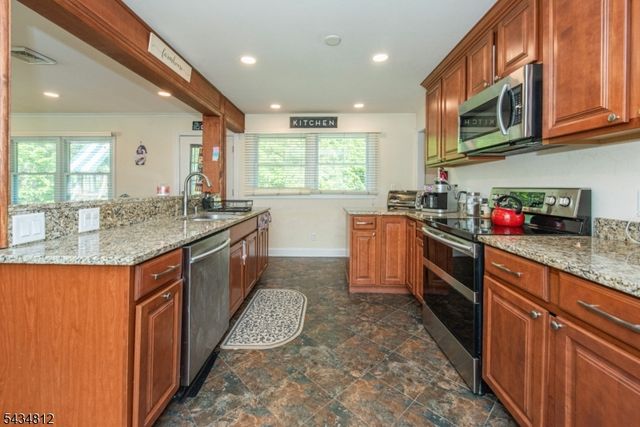 11 Hunters Ln, Sparta Twp., NJ 07871