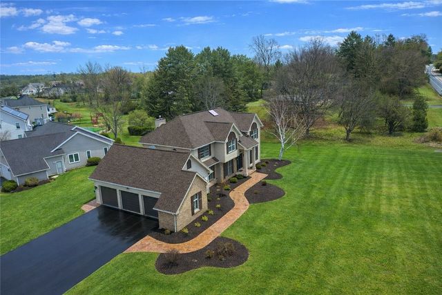 3 Fairway Crossing, Pittsford, NY 14534
