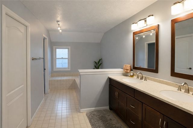 3 Fairway Crossing, Pittsford, NY 14534