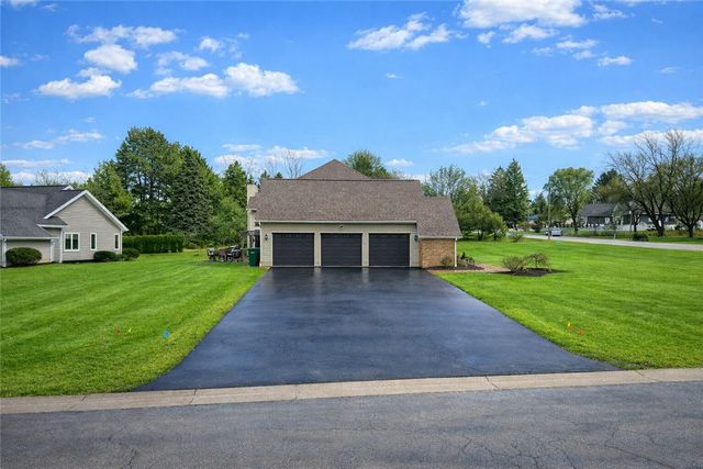 3 Fairway Crossing, Pittsford, NY 14534