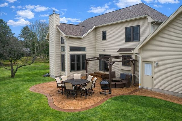 3 Fairway Crossing, Pittsford, NY 14534