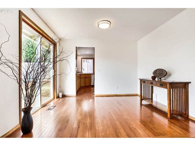 841 12TH St, Lafayette, OR 97127