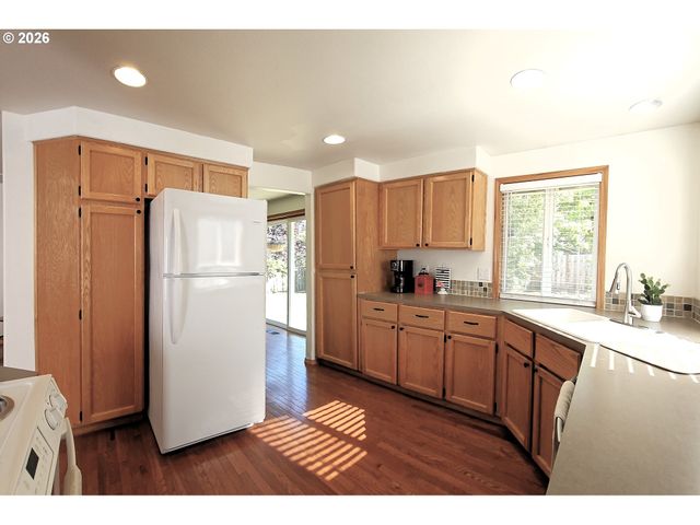841 12TH St, Lafayette, OR 97127
