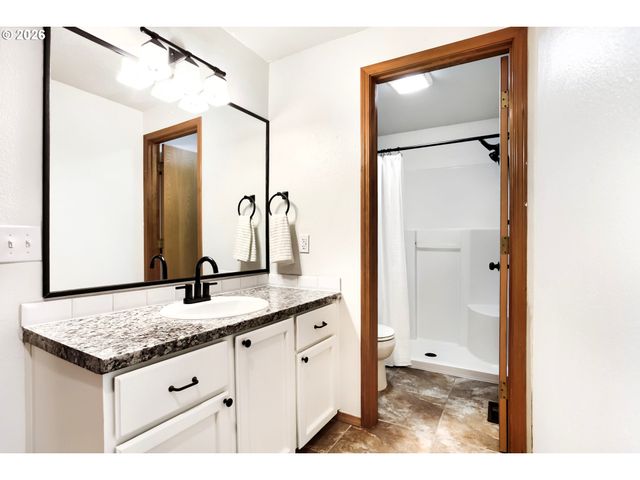 841 12TH St, Lafayette, OR 97127