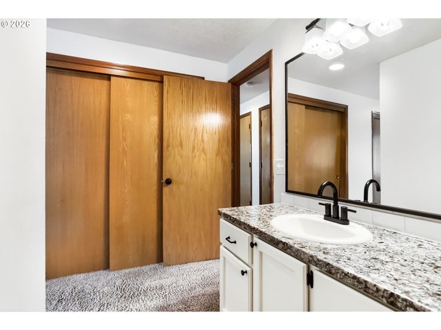 841 12TH St, Lafayette, OR 97127