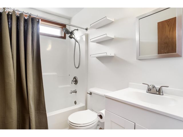 841 12TH St, Lafayette, OR 97127