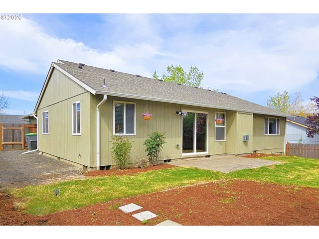 841 12TH St, Lafayette, OR 97127