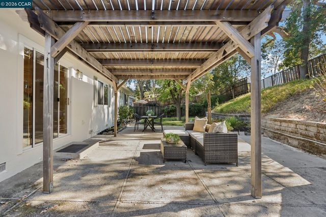 143 Montana Dr, Danville, CA 94526