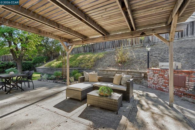 143 Montana Dr, Danville, CA 94526