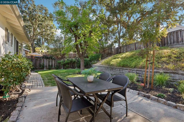 143 Montana Dr, Danville, CA 94526
