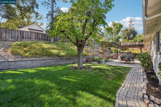 143 Montana Dr, Danville, CA 94526