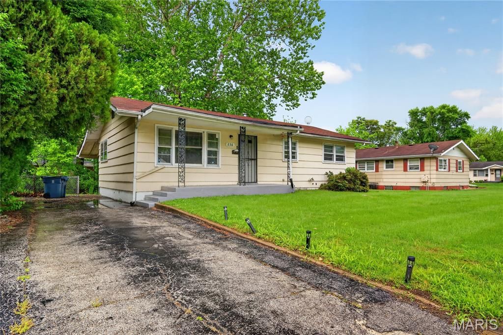236 Forestwood Drive, St Louis, MO 63135