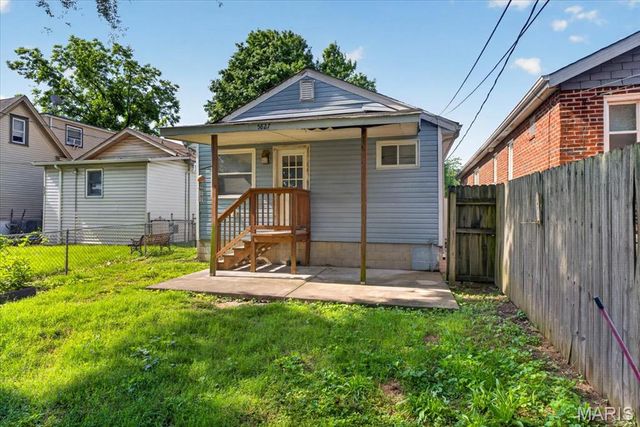 5827 W Park Avenue, St Louis, MO 63110