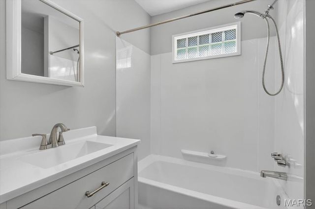 5827 W Park Avenue, St Louis, MO 63110