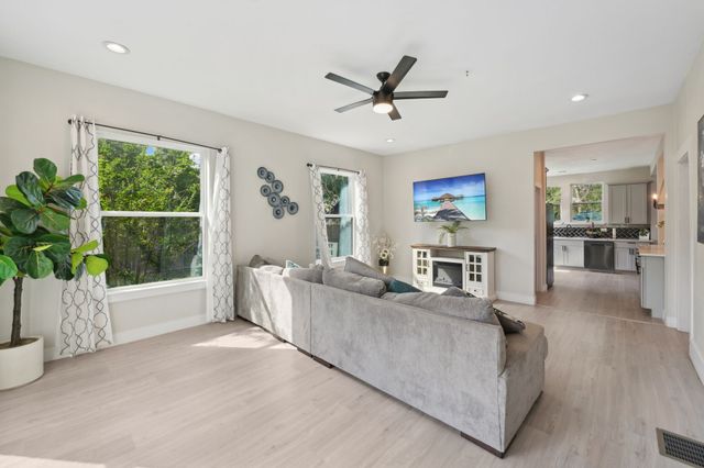 702 GRIFFITH, Terrell, TX 75160